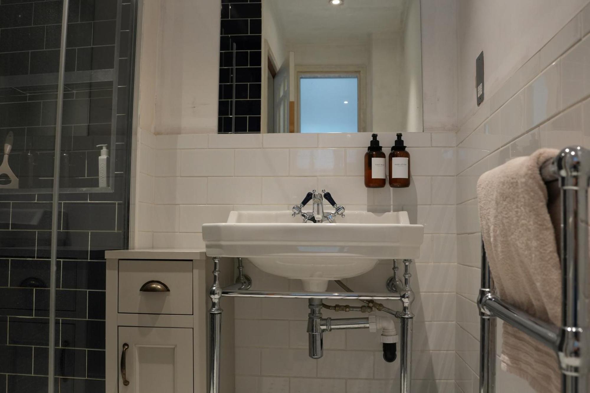 Stylish-Brockley-Entire Place Appartement Londen Buitenkant foto